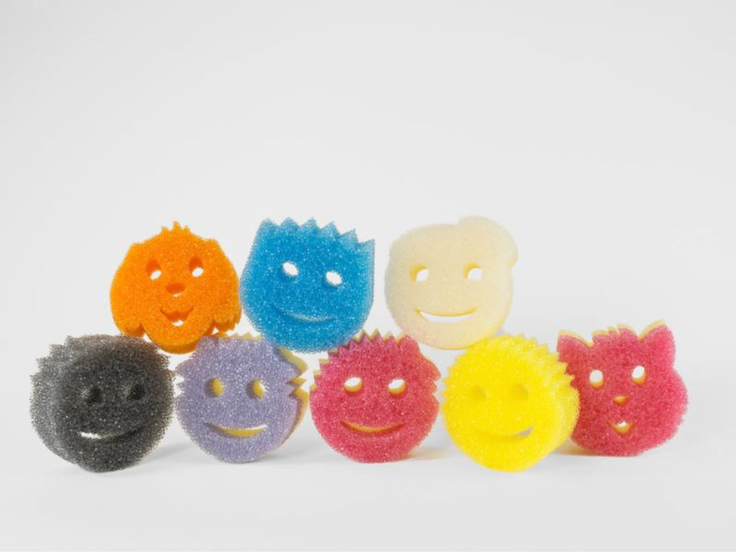 Scrub Family 8 Count Sponges and Scrubbers Box - 4 Family Shaped Scrub Daddys and 4 Family Shaped Scrub Mommys